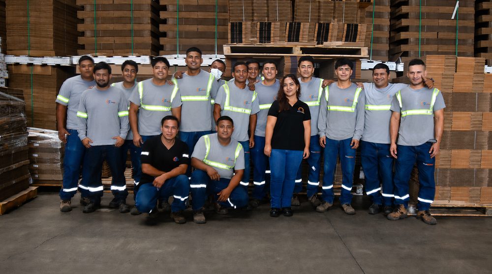 Personal de FLEXESTIBAS listo para operar